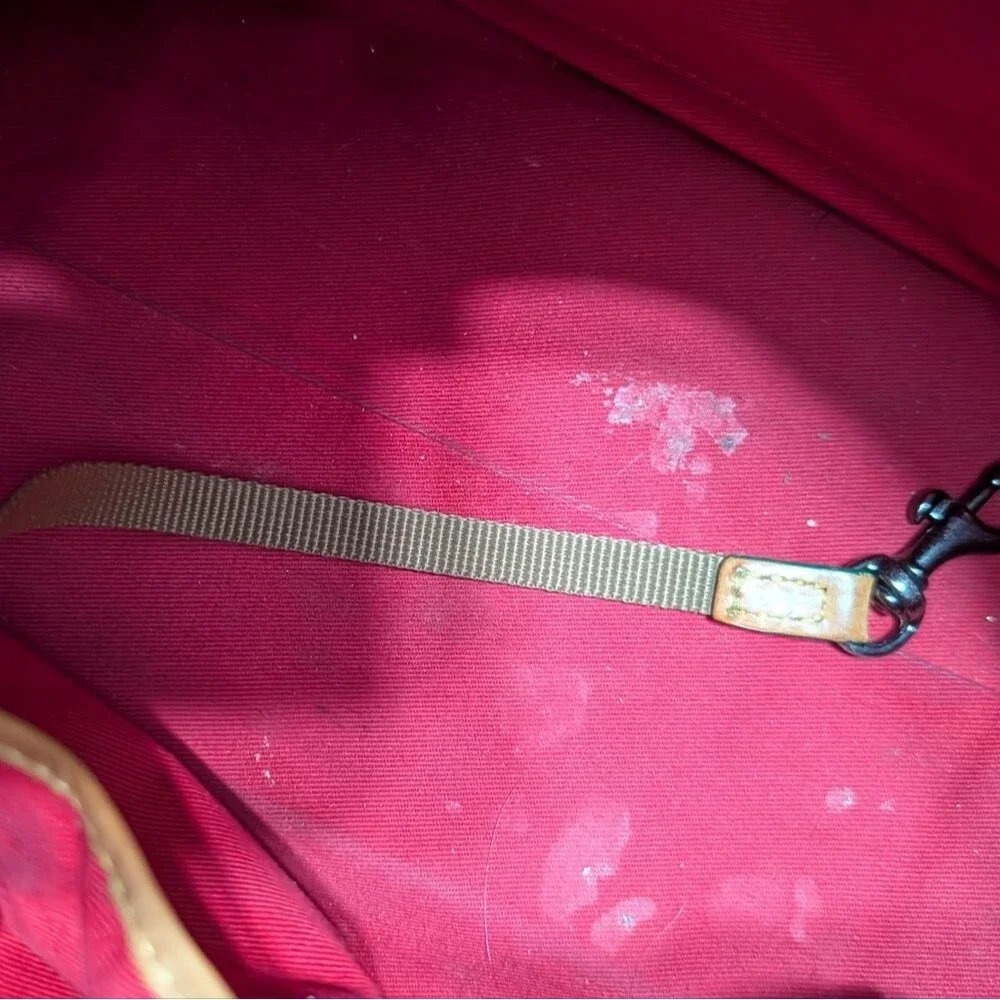 Dooney & Bourke exterior excellent
